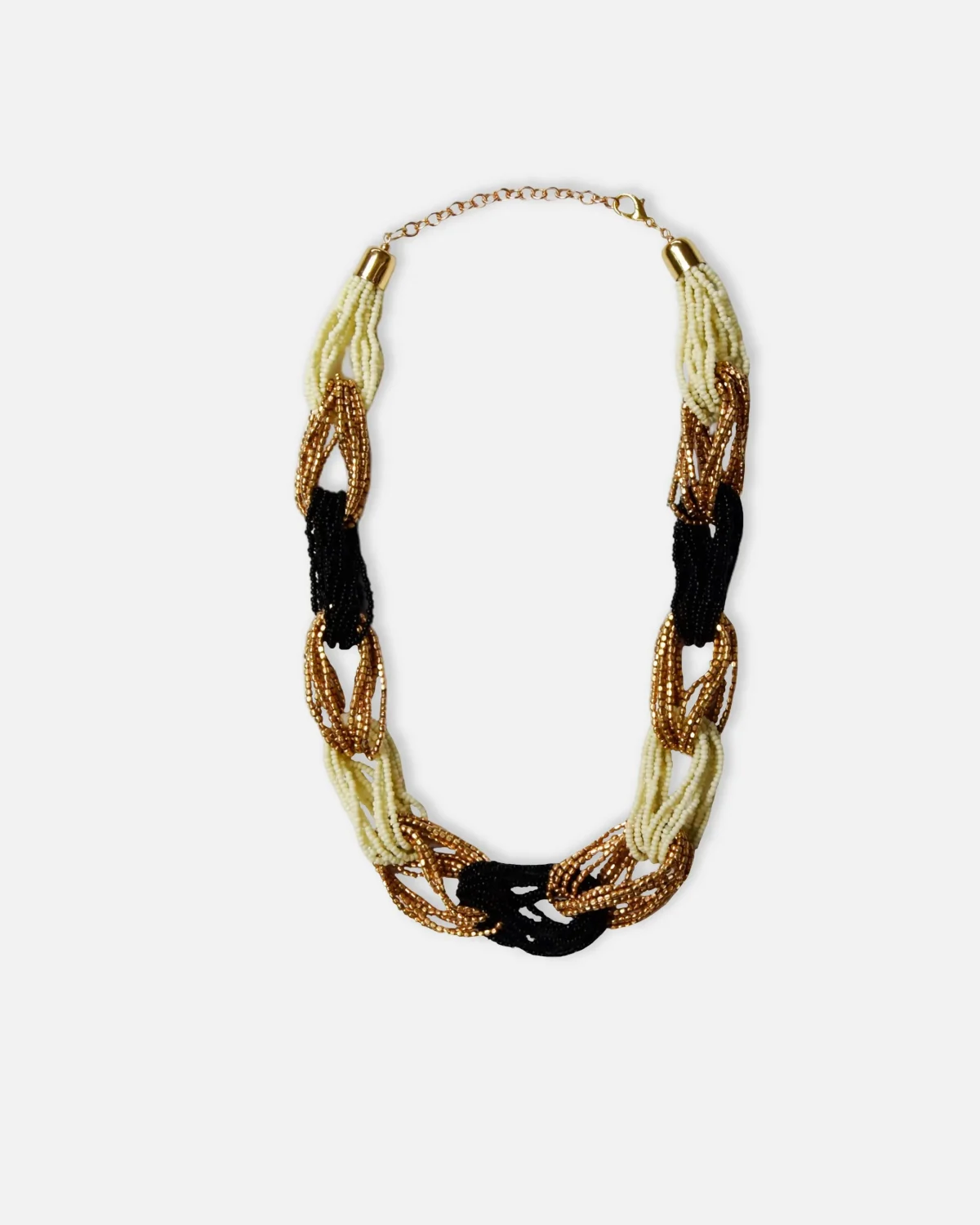 COLLAR CON NUDO HILOS Y CUENTAS